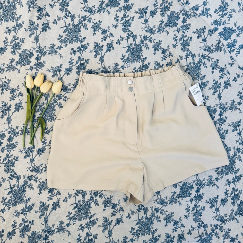 Wayf Cream High Waist Shorts with Relaxed Fit NEW size L